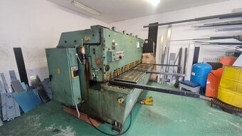 hydraulické tabulové nůžky na plech – FG 825 (1987)