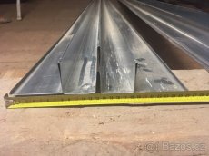 mezistřešní úžlabí / lemování ke zdi