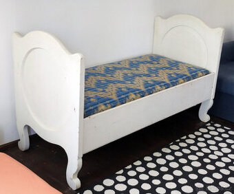 Prvorepubliková postel z masivu