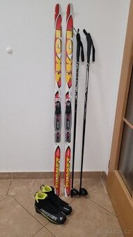 Prodám set dětské/juniorské běžky 140cm, hůlky a běžkařské b