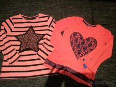 Prodám 2 kusy dívčích triček dl.rukáv vel. 122