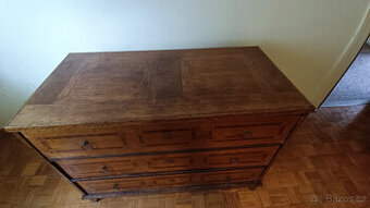 Starožitná komoda - 1