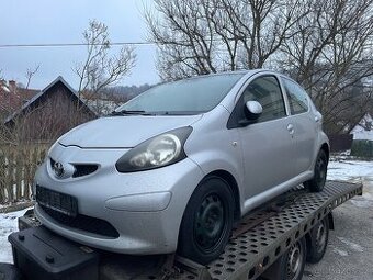 toyota aygo --1.0-50kw,r.v.2008 náhradní díly