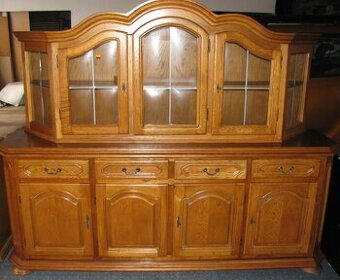 Rustikální komoda s nástěnnou vitrínou