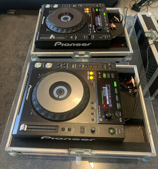 2x Pioneer DJ CDJ-850-K DJ přehrávače s diskovou mechanikou