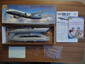 Modely letadel , dopraváky,plastové stavebnice.