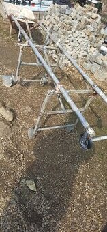 Prodám kovový vozík na kolečkách