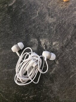 Drátová sluchátka NEPOUŽITÁ