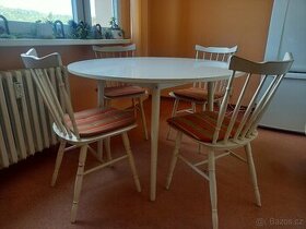 Kuchyňský kulatý stůl + 4 židle - 1