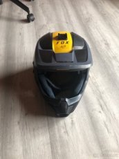 helma Fox v1 2019 žluto šedo černá vel XL