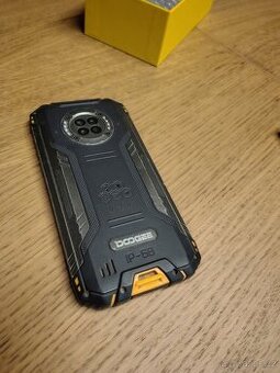 Outdoorový mobil Doogee S96 GT v záruce