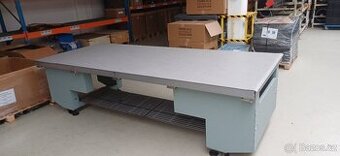 2 pracovní stoly z UV flatbed tiskárny Canon Arizona 6100 Ma