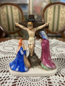 starožitná porcelánová soška – Kalvárie / Ukřižování Krista