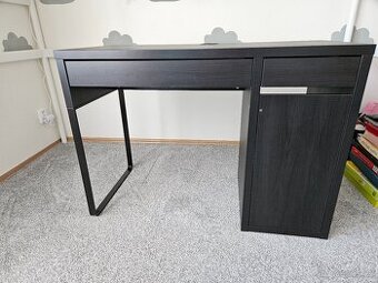 2x IKEA stůl Micke (černý a bílý) + 1x přídavný díl zdarma