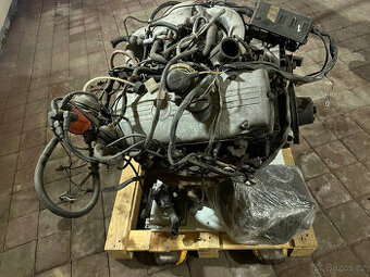 Motor BMW E30,E28,E21,02 318 M10 kompletni zastavba