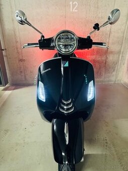 Vespa GTS 300 Super HPE, v záruce, 2600 km