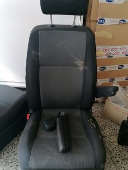 SEDADLO SPOLUJEZDCE VW T6 S PODRUČKAMI