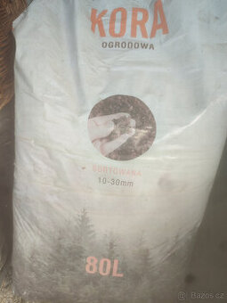 5 pytlů mulčovací kůry po 80litrů