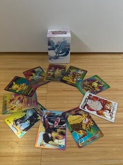 Pokemon original krabicka a 10 karet.