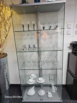 ATYPICKÁ SKLENĚNÁ VITRINA - MODEL VITRINE 187-416 NĚMECKO
