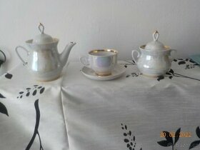 Porcelánový servis.