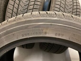 Zimní pneumatiky Gripmax SureGrip Pro Winter 235/45 R18 98V