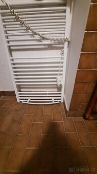 Topný žebřík elektrický