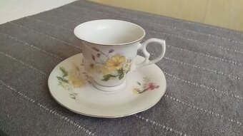 Porcelánové hrníčky na kávu dovezené z Německa