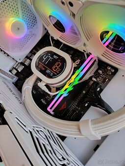 Herní PC: RTX 5070, R5 7600, 32Gb DDR5, lcd displej ZÁRUKA