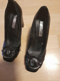 Dámské boty s přezkou 37
