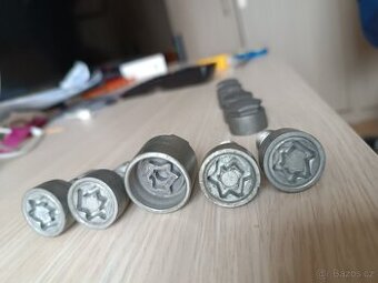 Originál bezpečnostní šrouby Škoda.