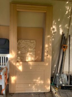 Vchodové smrkové dveře masiv