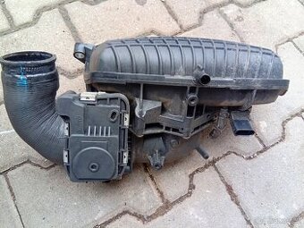 Prodám sací potrubí a škrtící klapku na VW golf 5, 1.4 TSI..