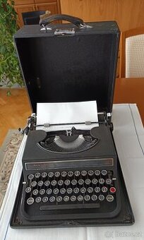 Kufříkový psací stroj Olivetti Studio 42