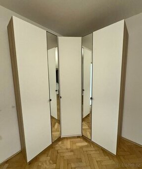 Prodám rohovou šatní skříň PAX