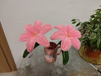 Lilie z chlupatých drátků