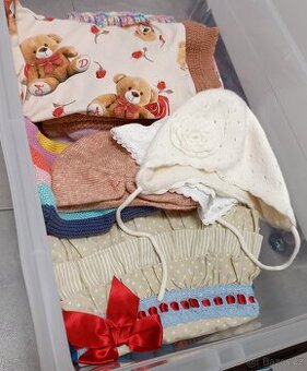 Balik oblečení na holčičku 0-2 roky daruji za odvoz