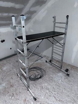 Skládací lešení žebřík