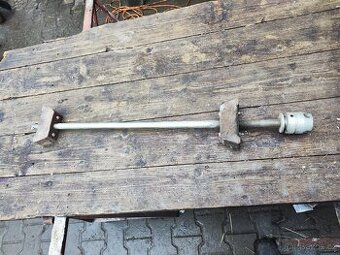 Prodám napínák řetězu na rur 5