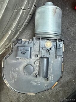 Motorek stěrače mercedes w204 w212 w207