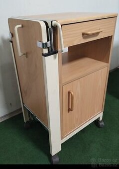 Noční stolek s vestevěnou jídelní deskou