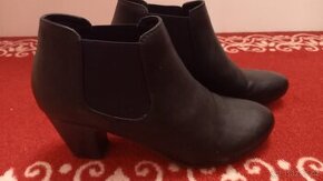 Kotníkové boty - velikost 39