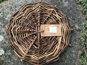 Víko proutěneho koše s hrozny, celistvost s adresní visačkou