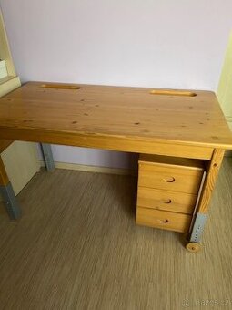 Stůl a kontejner z masivu značky DOMESTAV
