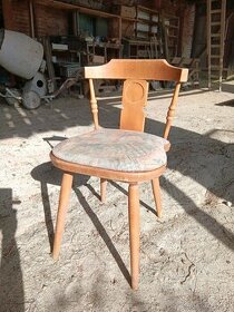 Staré dřevěné židle - 1