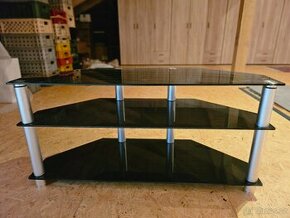 skleněný TV stolek vystužený kovovými nohami