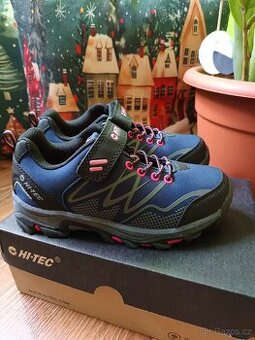 Nové Hi-Tec Blackout low, velikost 33