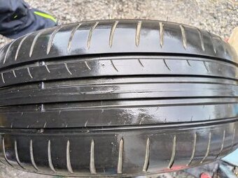 Prodám pneu Dunlop 205/60 r15 vzorek 7mm