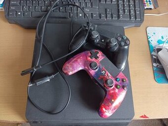 Prodám PlayStation 4 slim ČTI POPISEK