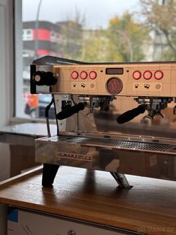 Kávovar La Marzocco Linea PB 2AV - 1 měsíc v provozu